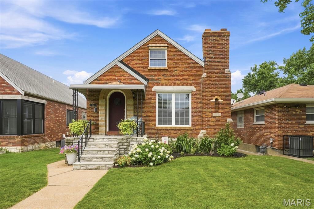 Property Photo: 5701 Tholozan Avenue MO 63109