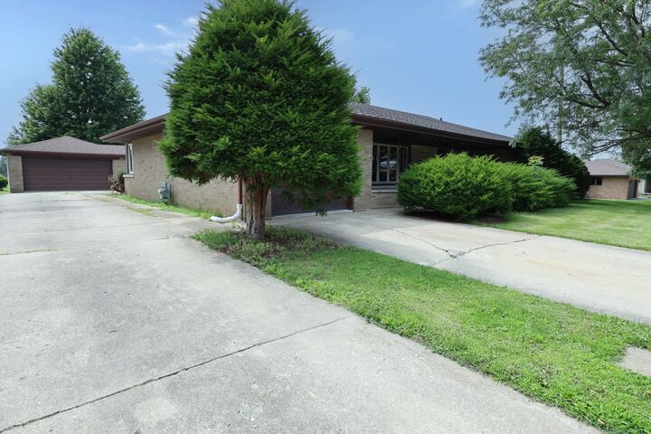 Property Photo: 1601 Barthelone Street IL 60403
