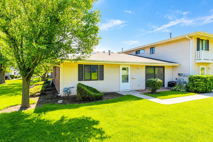 Property Photo:  1434 Millbrook Court 1434  IL 60193 