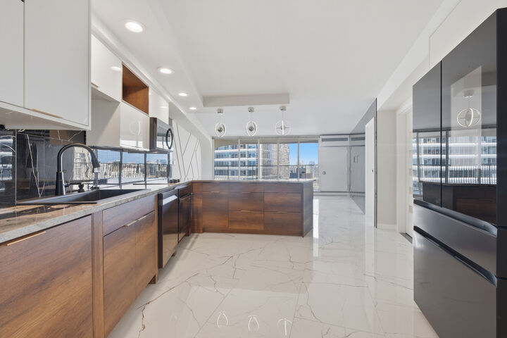 Property Photo:  300 N State Street 3405  IL 60654 