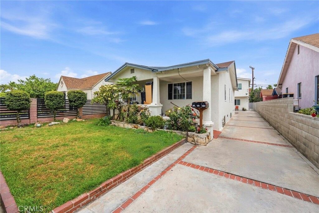 Property Photo:  622 Eastmont  CA 90022 