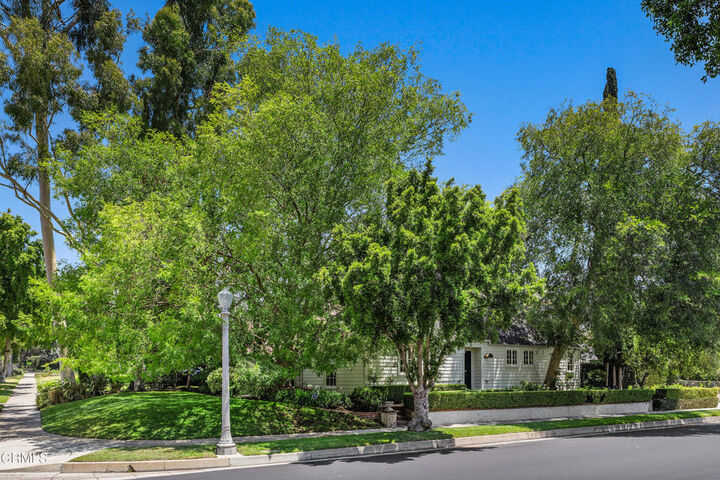 Property Photo:  840 Victoria  CA 91104 