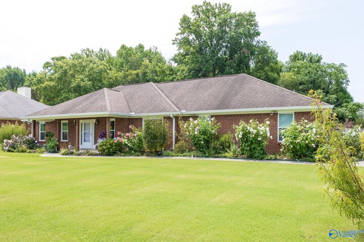 Property Photo:  130 Foxridge Drive  AL 35749 
