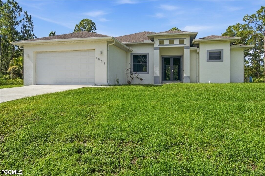 Property Photo:  1002 E 5th Street  FL 33972 