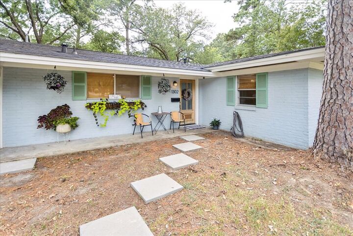Property Photo:  1302 Shadybrook Drive  TX 75904 