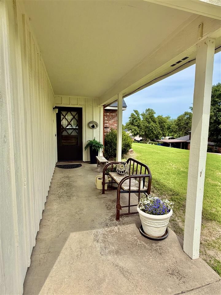 Property Photo:  184 Oakdale  OK 74604 