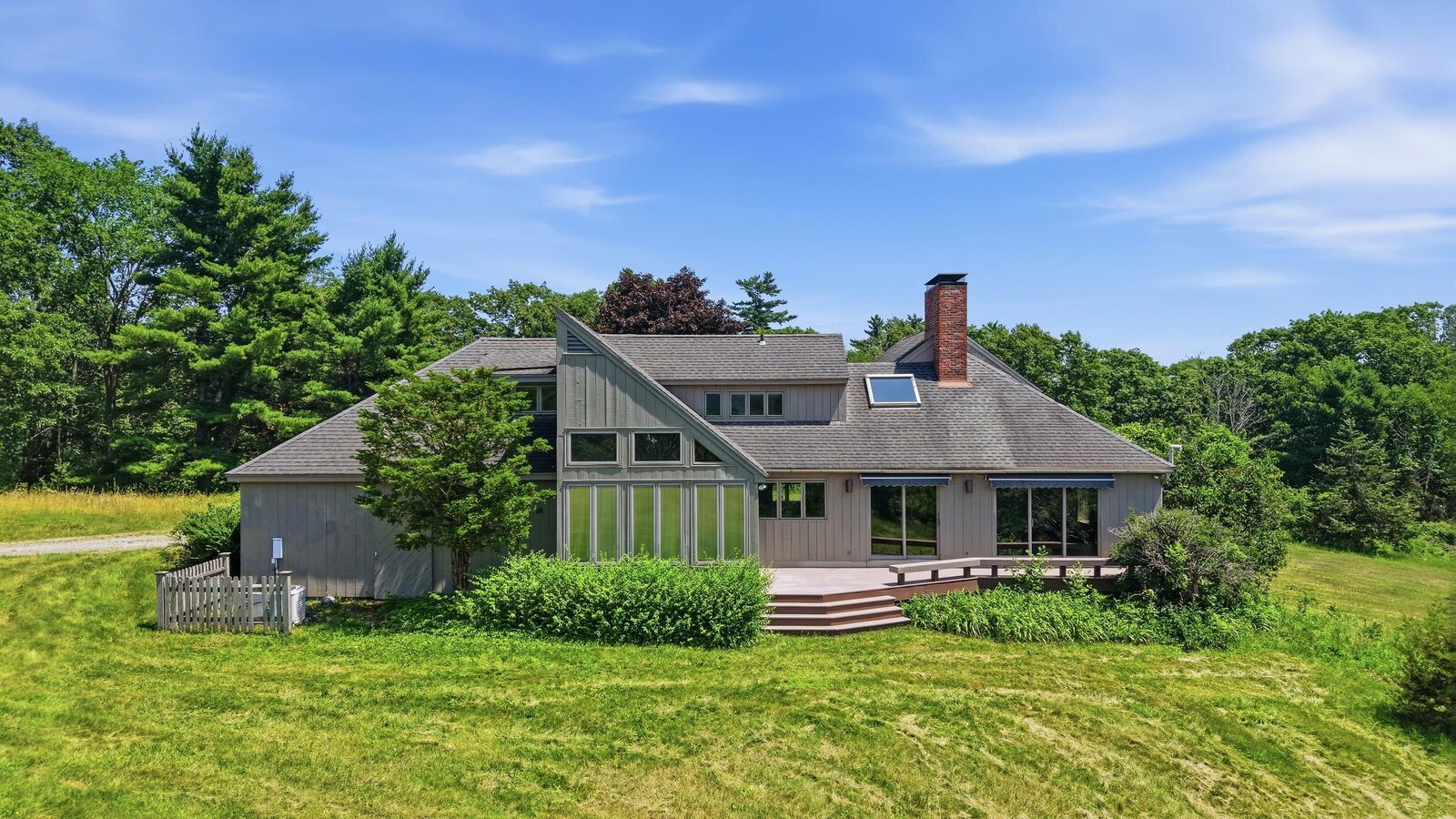 Property Photo:  29 Stiles Farm Road  NH 03086 
