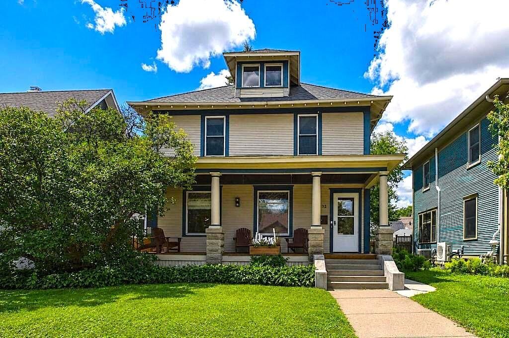 Property Photo:  3232 Hennepin Avenue  MN 55408 