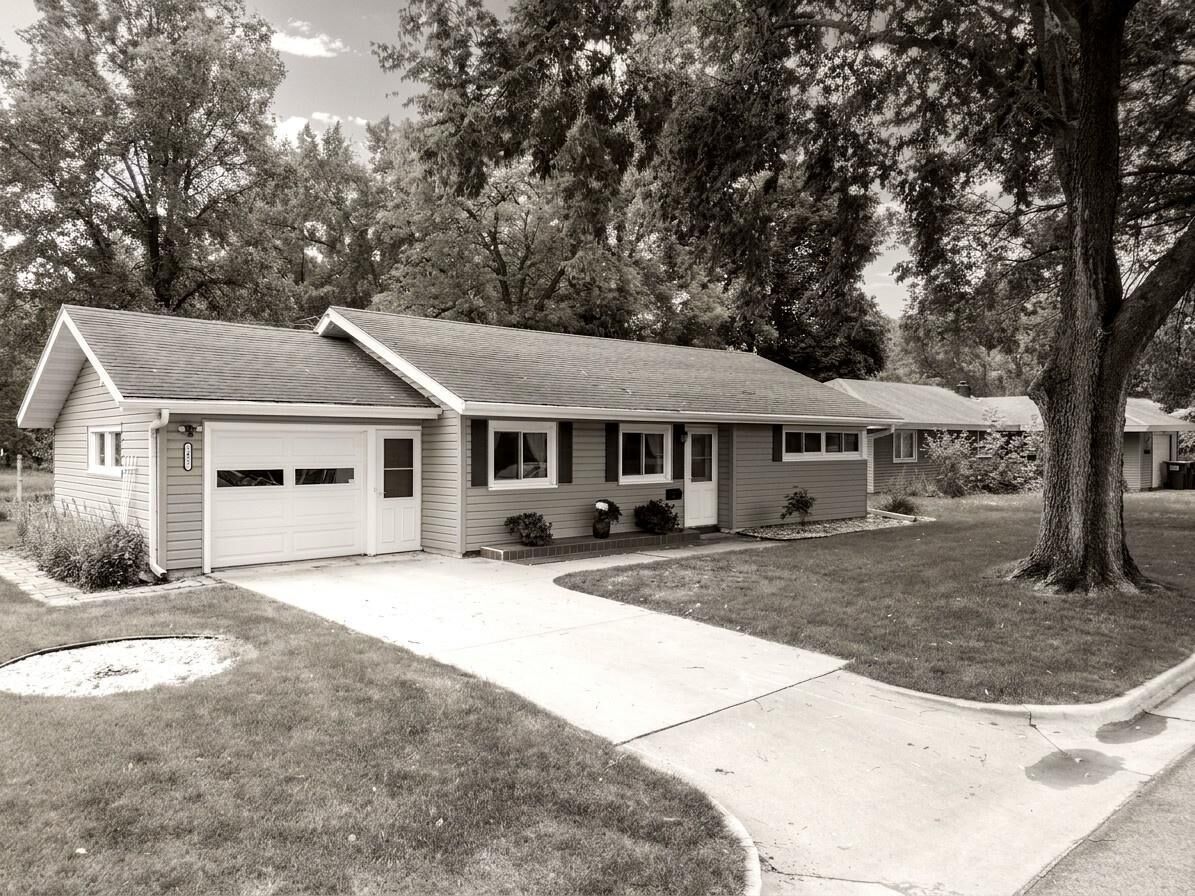 Property Photo: 1426 Graham Court SE MN 55904