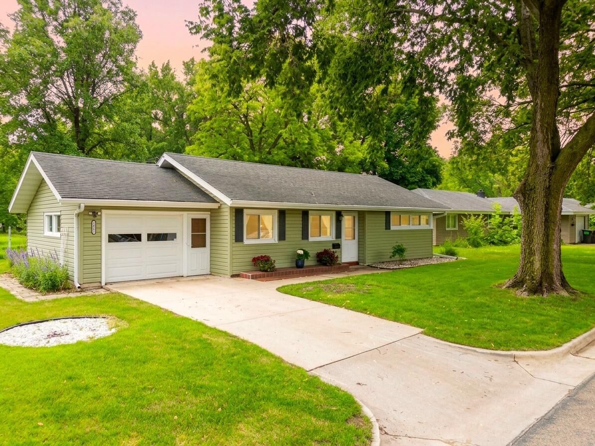 Property Photo: 1426 Graham Court SE MN 55904