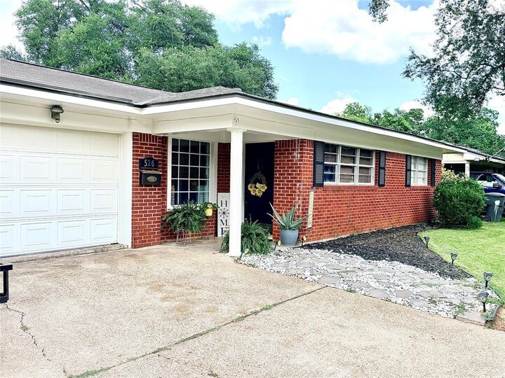 Property Photo: 526 E Southfield Road LA 71105