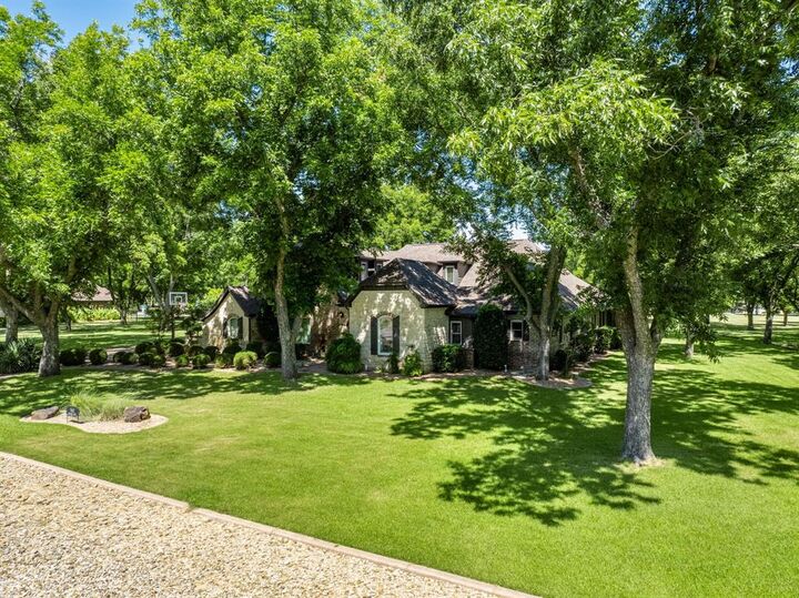 Property Photo: 7402 Hanover Court TX 76049