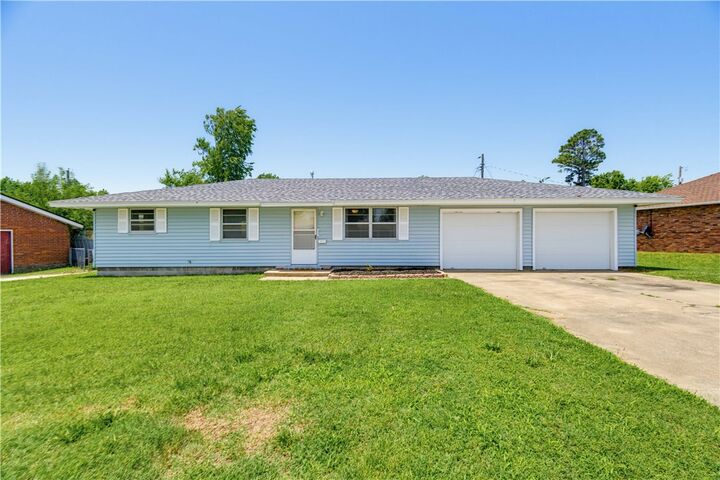 Property Photo:  920 N 11th Street  AR 72756 