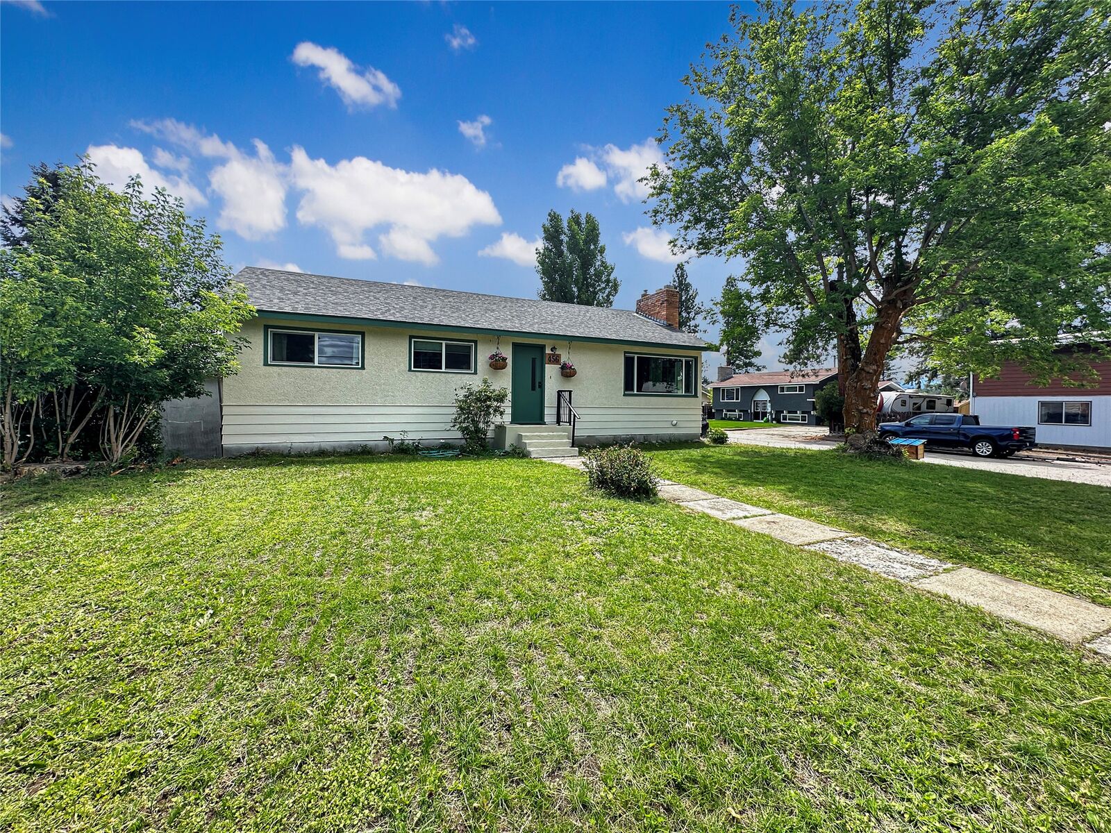 Property Photo: 456 Mayne Avenue BC V0X 1W0