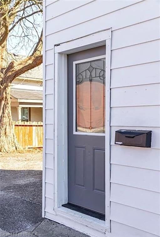 Property Photo:  143 Murray Street Lower  ON N3S 3N7 