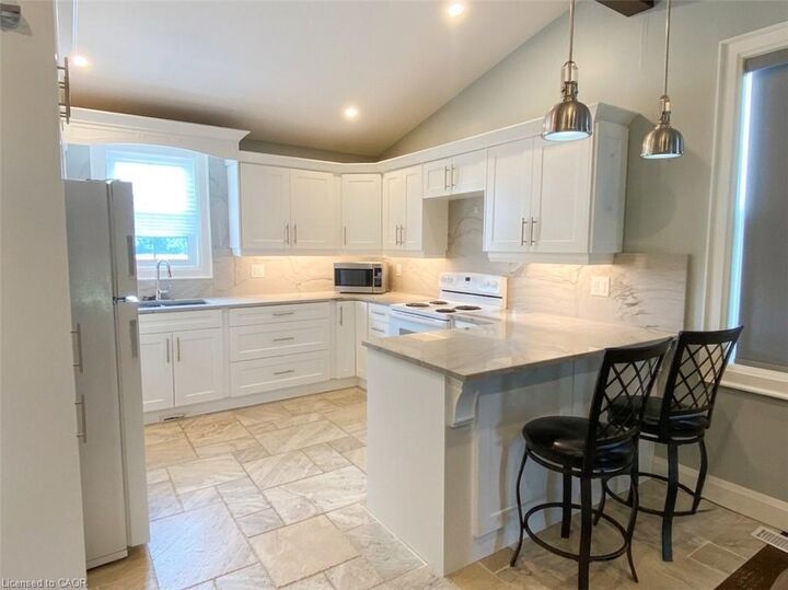 Property Photo:  2784 South Grimsby Rd 20 Upper  ON L0R 2A0 