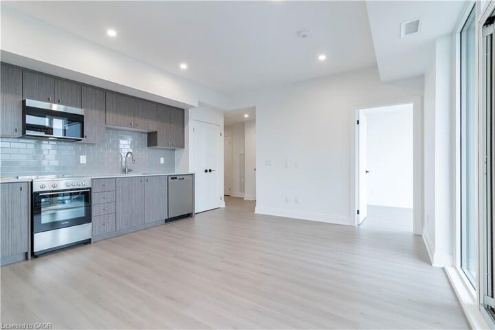 Property Photo:  25 Wellington South Street S 1612  ON N2G 0E3 