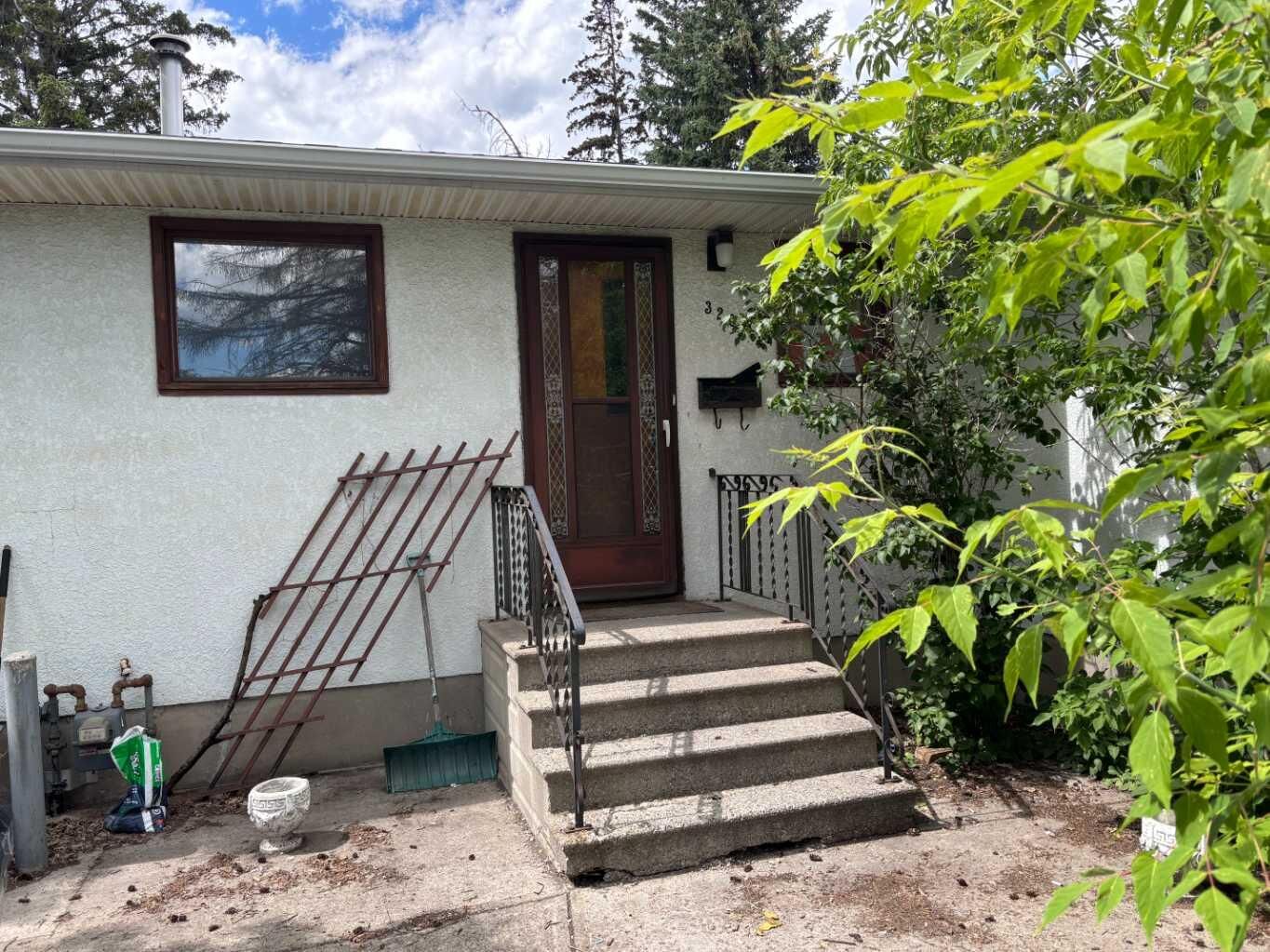 Property Photo: 3207 Castle Road NW AB T2M 4K6