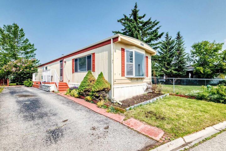 Property Photo:  99 Arbour Lake Road NW 175  AB T3G 4E4 