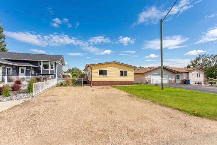 Property Photo: 4915 48 Street AB T0C 0Y0