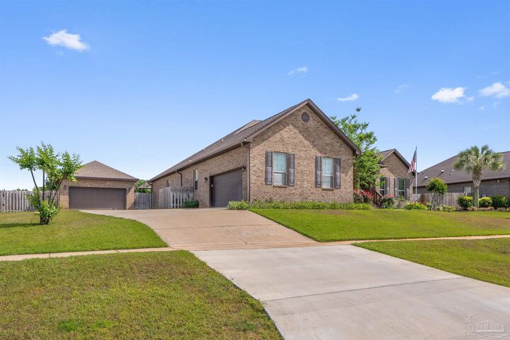 Property Photo: 2698 Tulip Hill Rd FL 32571