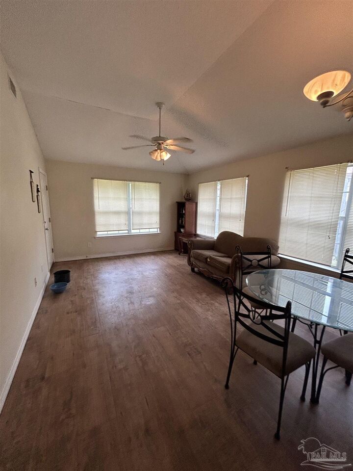 Property Photo: 507 N L St FL 32501