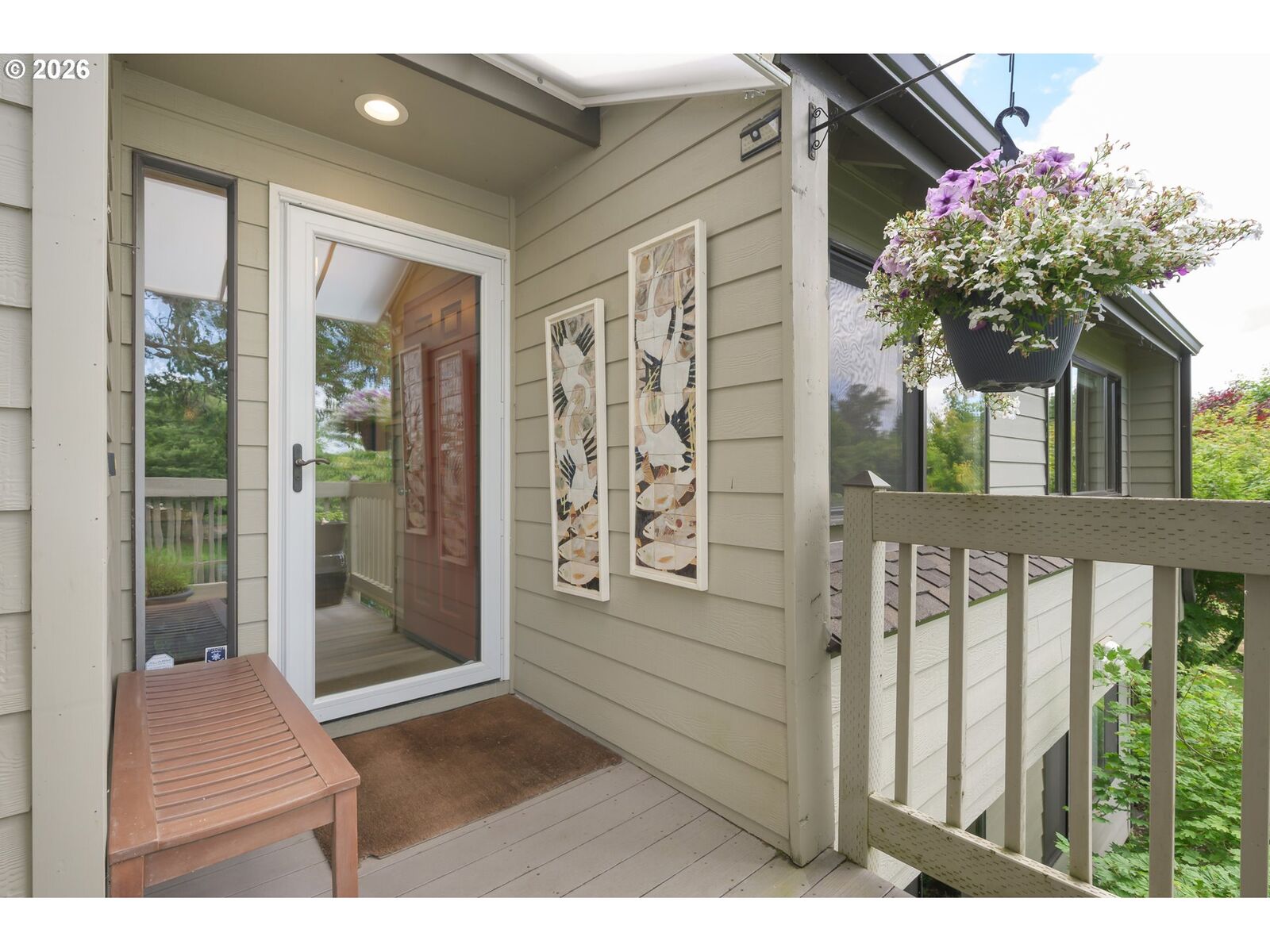 Property Photo: 2094 Lake Isle Dr OR 97401