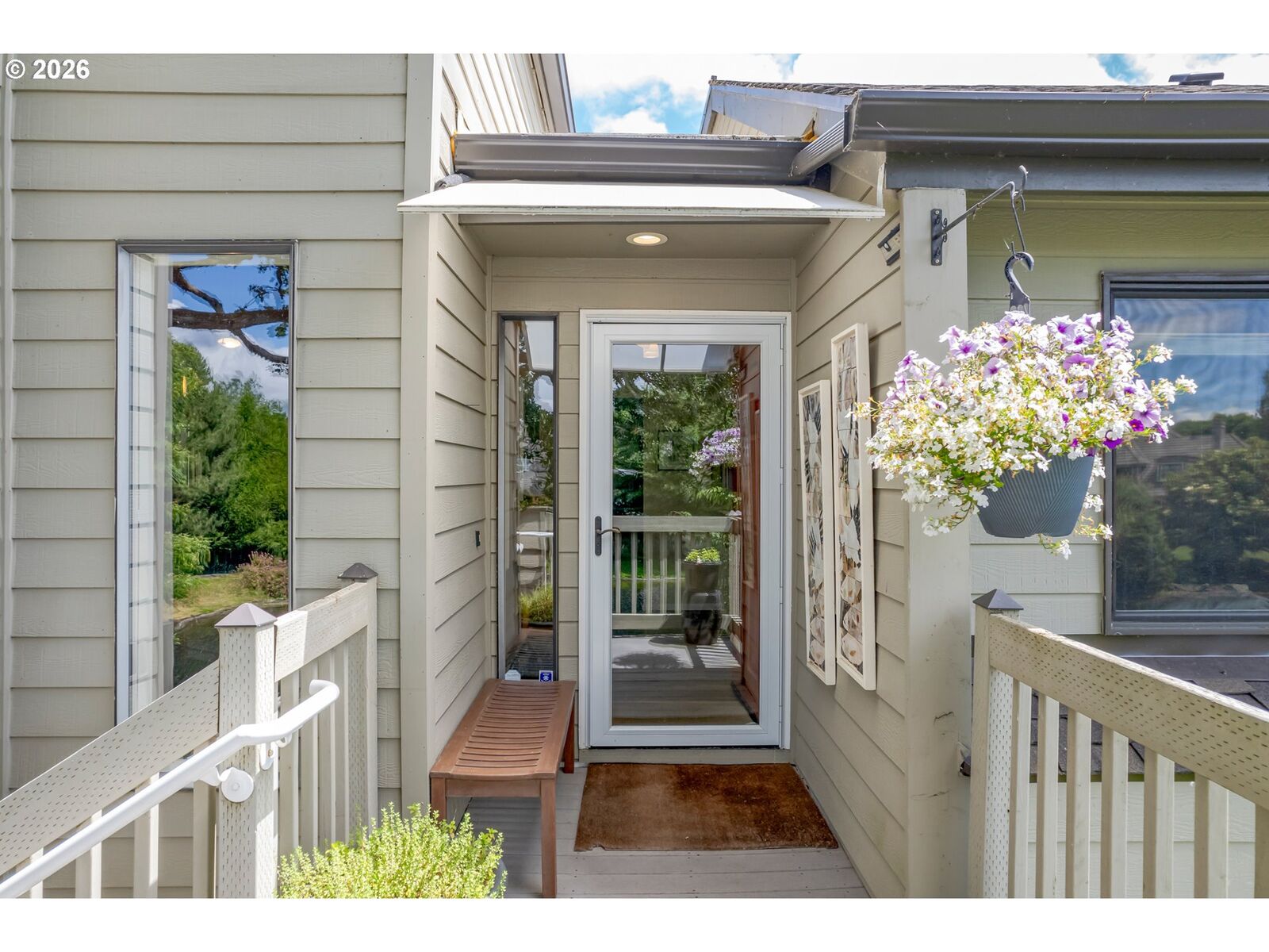 Property Photo:  2094 Lake Isle Dr  OR 97401 