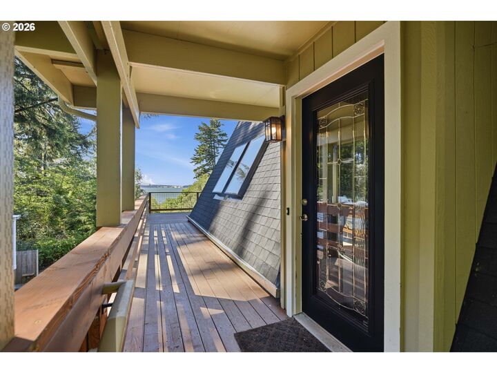 Property Photo:  65578 E Bay Rd  OR 97459 