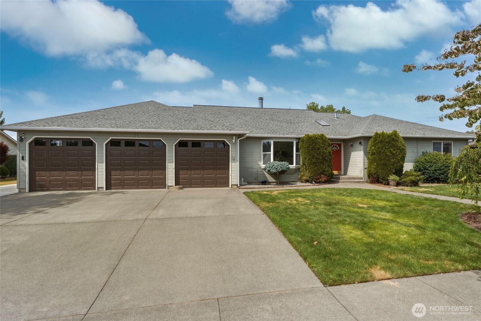 Property Photo: 1022 Southview Drive WA 99362