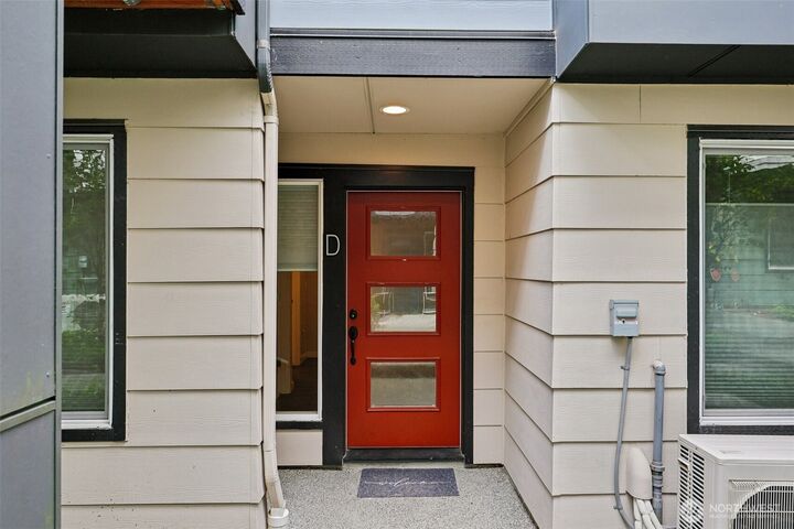 Property Photo: 615 238th Street SE D WA 98021