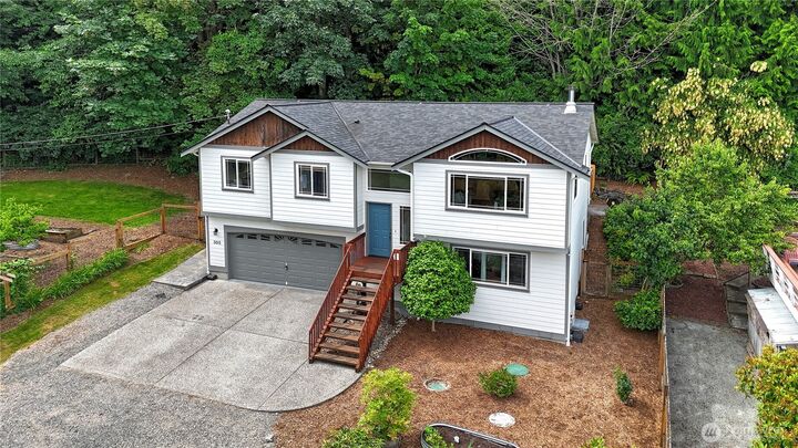 Property Photo: 305 Baker Way WA 98282