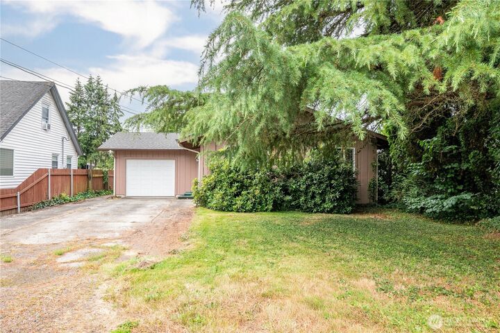 Property Photo:  3257  Pine Street  WA 98632 