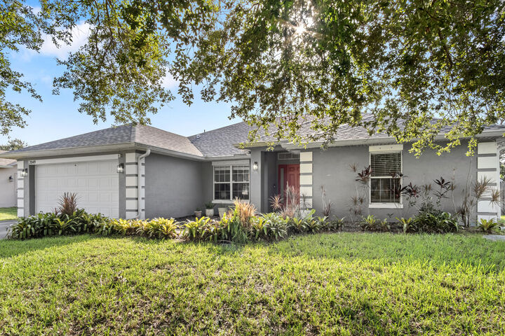 Property Photo: 2049 SW Capeador Street FL 34953