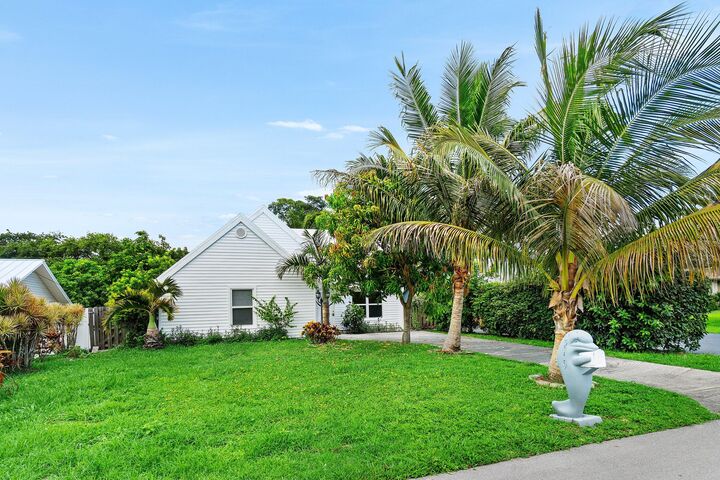 Property Photo: 5119 Oak Hill Road FL 33484