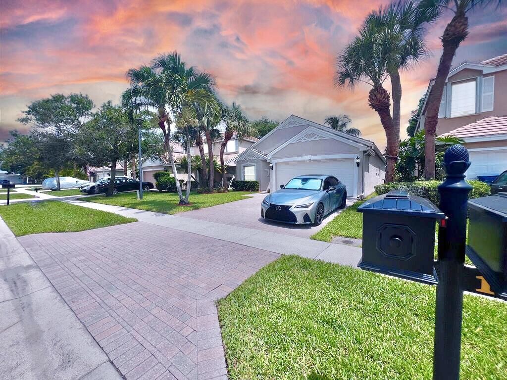 Property Photo: 137 Canterbury Place FL 33414