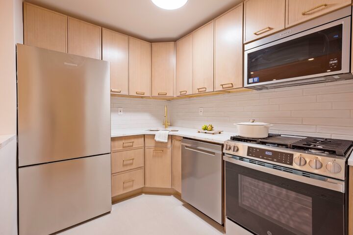 Property Photo:  415 Beverley Road 1R  NY 11218 