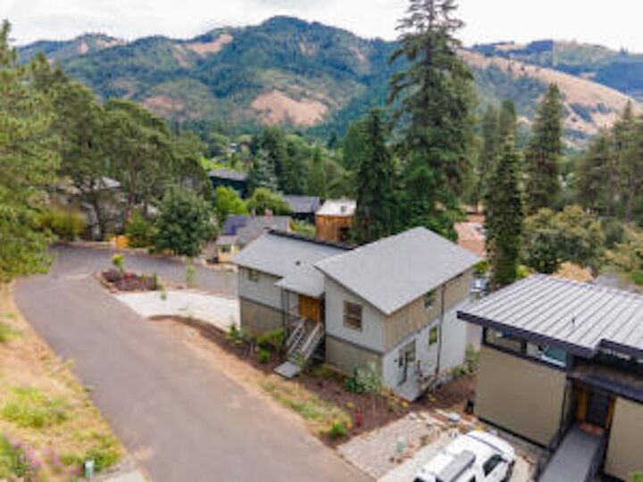 Property Photo: 215 NW Sophie Ln WA 98672