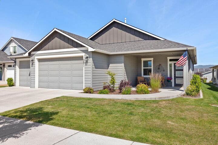 Property Photo:  2671 N Heton Ln  WA 99019 