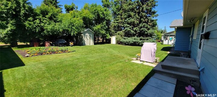 Property Photo: 1707 98th Street SK S0E 1T0