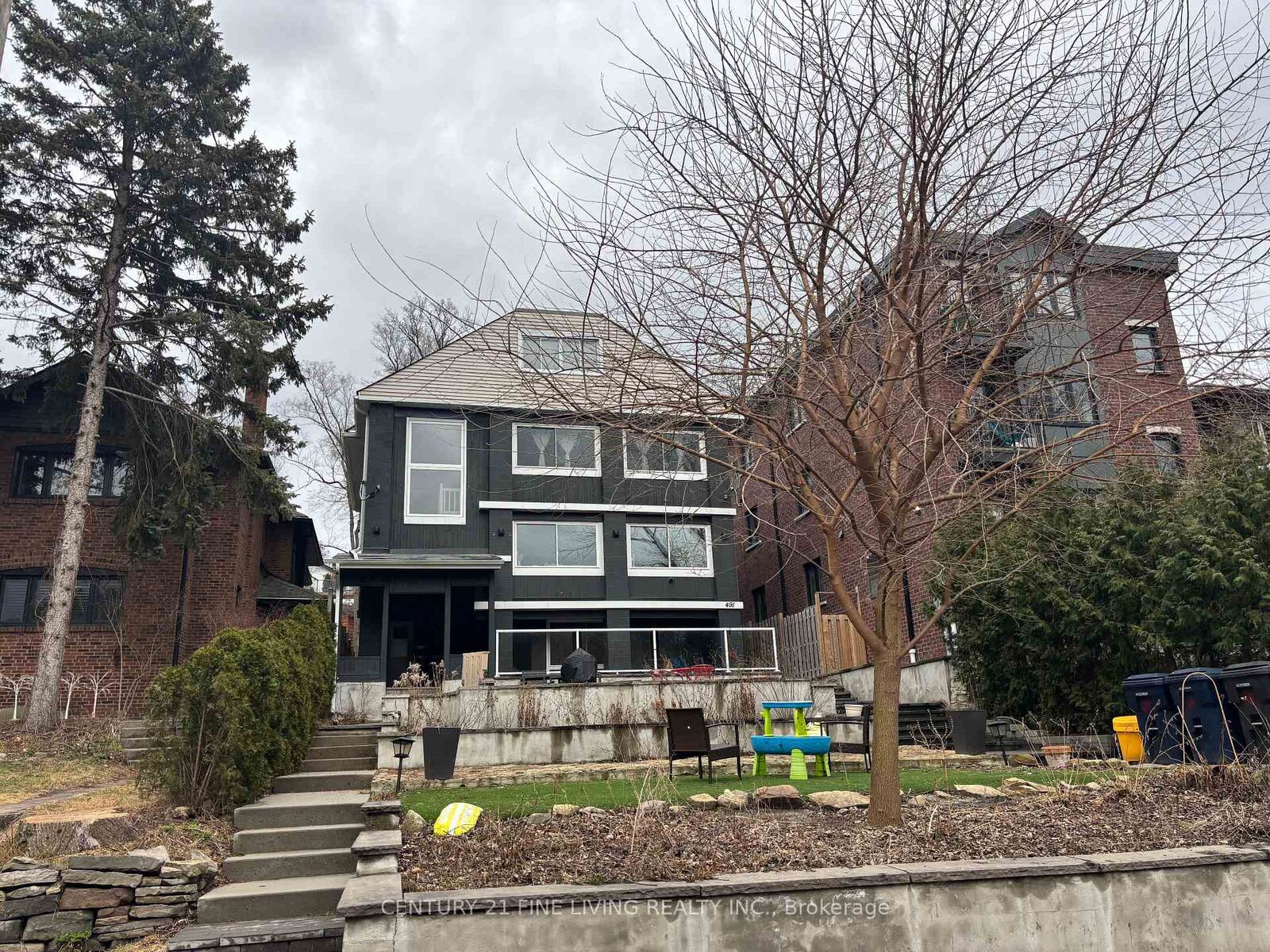 Photo de la propriété: 491 Parkside Drive ON M6R 2Z9