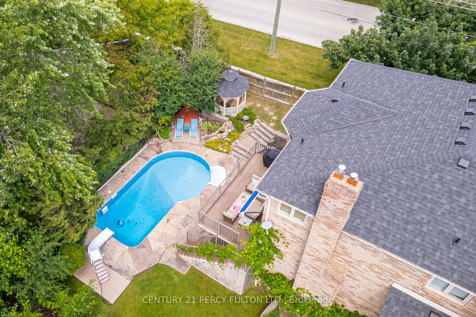 Property Photo: 898 Baylawn Drive ON L1X 2N7