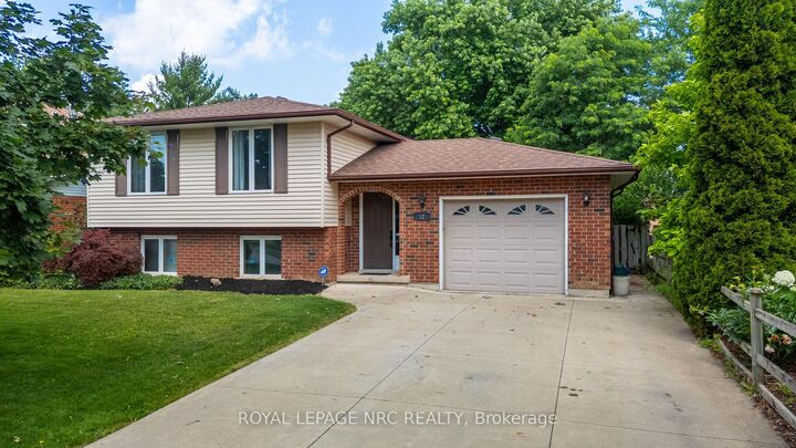 Property Photo: 12 Harvest Oak Drive ON L2S 3H5