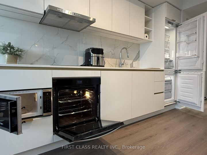 Property Photo: 8 Wellesley Street W 4101 ON M4Y 1E7