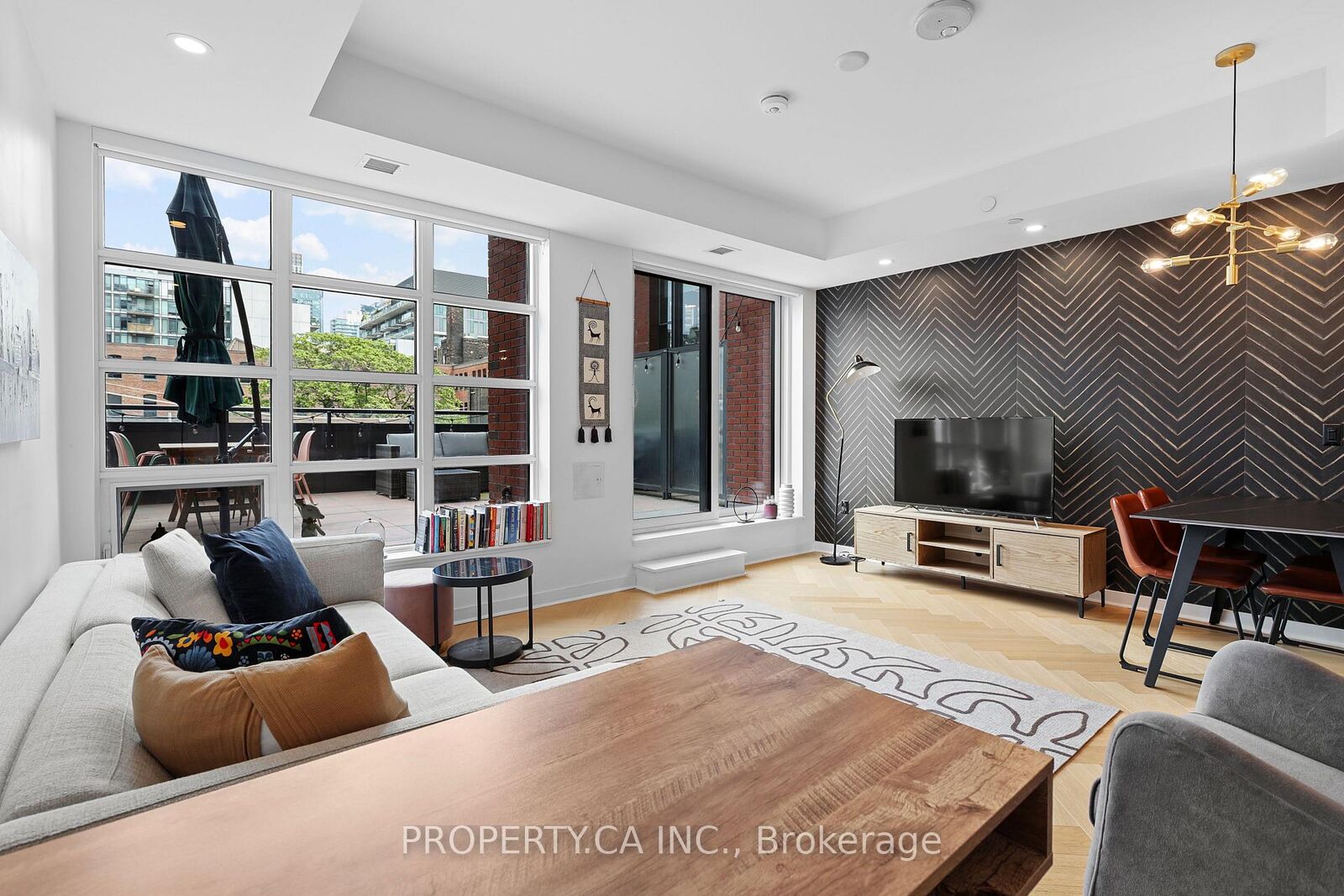 Property Photo:  501 Adelaide Street W 303  ON M5V 0R3 
