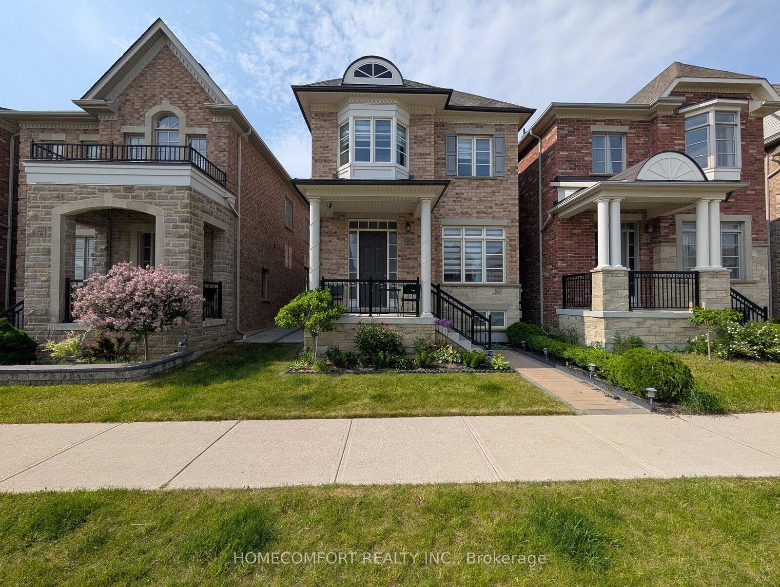 Property Photo: 230 Paradelle Drive ON L4E 0E4