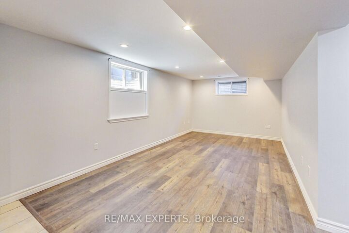 Photo de la propriété:  10 Butternut Drive  ON L4N 0E2 