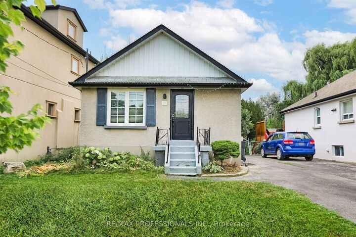 Property Photo: 1026 Haig Boulevard Bsmt ON L5E 2M5