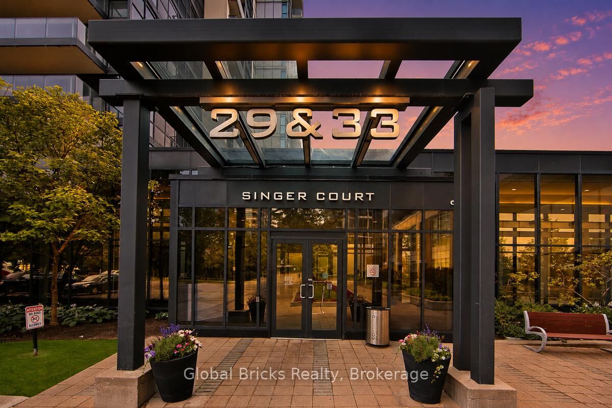 Property Photo:  29 Singer Court 911  ON M2K 0B3 