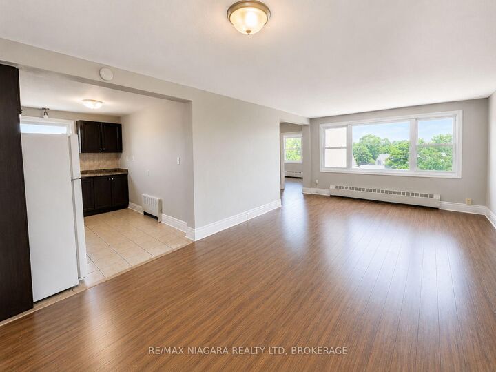 Property Photo:  139 Westchester Crescent 15  ON L2P 2N8 